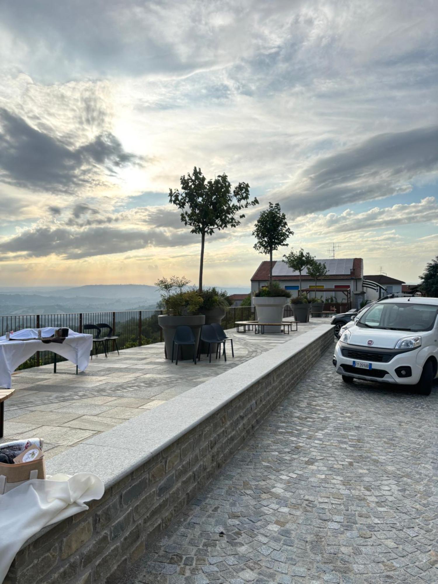 Villa Moglietta Host In Langhe Albaretto della Torre Esterno foto
