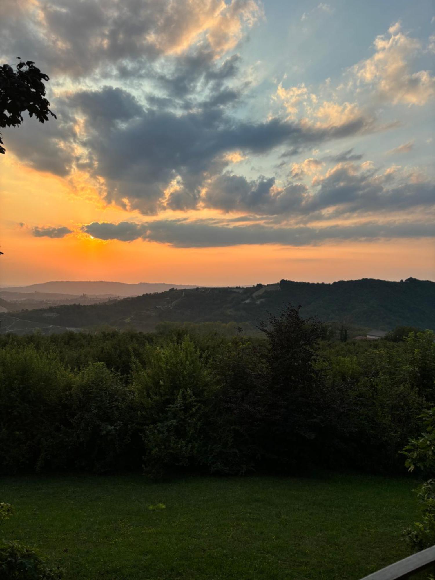 Villa Moglietta Host In Langhe Albaretto della Torre Esterno foto